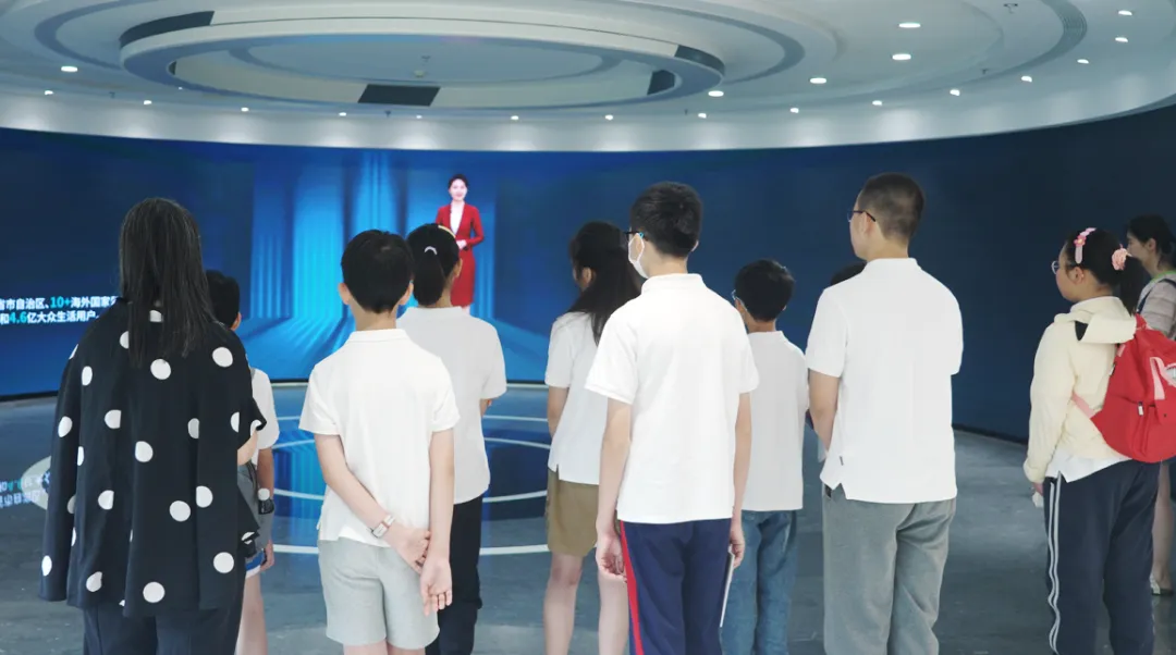 环球360联合无锡市大桥实验学校、太科城实验学校：共启科技研学第一